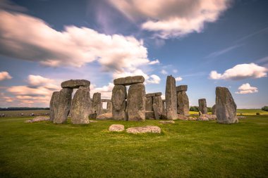 Stonehenge - Haziran 02 2022: İngiltere 'nin Salisbury ovasındaki Stonehenge Druid sahasının antik kalıntıları.