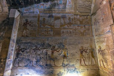 Abydos, Mısır - 17 Kasım 2021: Abydos, Mısır 'daki büyük antik Mısır tapınağı I. Seti