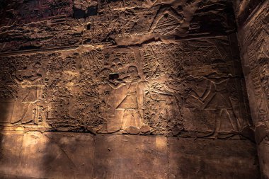 Luxor, Mısır - 18 Kasım 2021: Luxor, Mısır 'daki görkemli Luxor Tapınağı