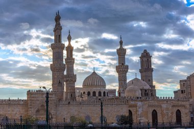 Kahire, Mısır - 21 Kasım 2021: Kahire, Mısır 'daki İslam camii