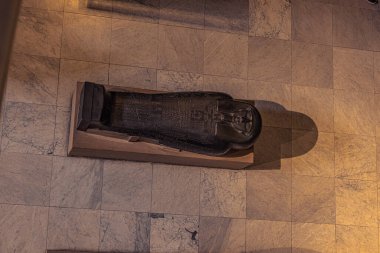 Kahire, Mısır - 13 Kasım 2021: Kahire 'deki Kahire Müzesi' nde mumyalar, Mısır 'daki Kahire Müzesi' nde mumyalar