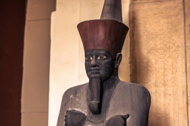 Kahire, Mısır - 13 Kasım 2021: Kahire, Mısır 'daki Kahire Müzesi' ndeki Antik Mısır heykelleri