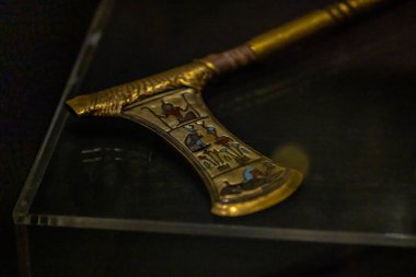 Luxor, Mısır - 19 Kasım 2021: Lüksör, Mısır 'daki Eski Mısır Müzesi' ndeki Antik Mısır eserleri