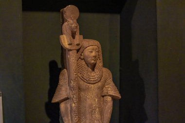 Luxor, Mısır - 19 Kasım 2021: Luxor, Mısır 'daki Eski Mısır Müzesi Heykeli