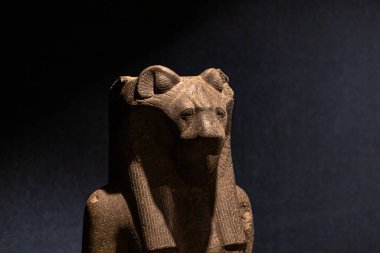 Luxor, Mısır - 19 Kasım 2021: Eski Mısır Tanrıça Sekhmet Heykeli Lüksemburg, Mısır 'daki Luxor Müzesinde