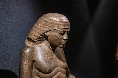 Luxor, Mısır - 19 Kasım 2021: Luxor, Mısır 'daki Eski Mısır Müzesi Heykeli