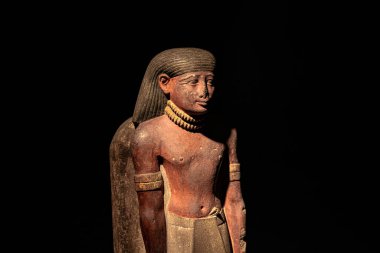 Luxor, Mısır - 19 Kasım 2021: Luxor, Mısır 'daki Eski Mısır Müzesi Heykeli