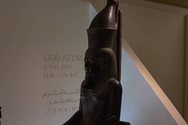 Luxor, Mısır - 19 Kasım 2021: Luxor, Mısır 'daki Eski Mısır Müzesi Heykeli
