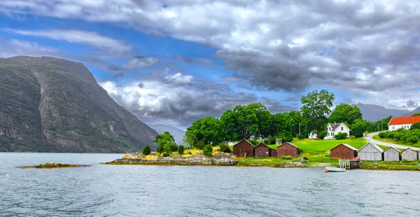 Lustrafjorden Norwegia Lipca 2023 Krajobraz Promu Pomiędzy Ornes Solvorn Południowa — Zdjęcie stockowe