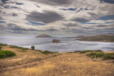 Sounion, Yunanistan, 4 Mayıs 2024: Yunanistan 'ın Sounion Burnu' ndaki Efsanevi Poseidon Tapınağı