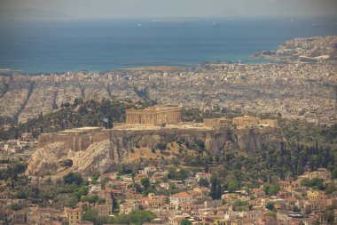 Atina, Yunanistan, 5 Mayıs 2024: Atina 'nın Lycabettuds tepesinden panoramik manzarası, Yunanistan