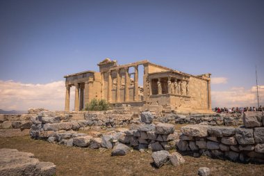 Atina, Yunanistan, 3 Mayıs 2024: Atina 'nın merkezindeki Güçlü UNESCO Akropolis