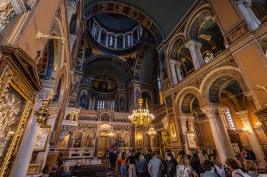 Atina, Yunanistan, 3 Mayıs 2024: Atina, Yunanistan 'ın merkezinde Rum Ortodoks Kilisesi