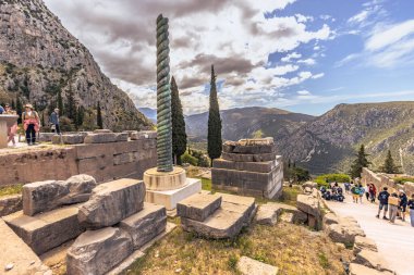 Delphi, Yunanistan, 4 Mayıs 2024: Yunanistan 'ın Delphi kentinin efsanevi arkeolojik kalıntıları