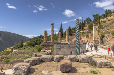 Delphi, Yunanistan, 4 Mayıs 2024: Yunanistan 'ın Delphi kentinin efsanevi arkeolojik kalıntıları