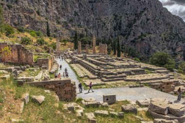 Delphi, Yunanistan, 4 Mayıs 2024: Yunanistan 'ın Delphi kentinin efsanevi arkeolojik kalıntıları
