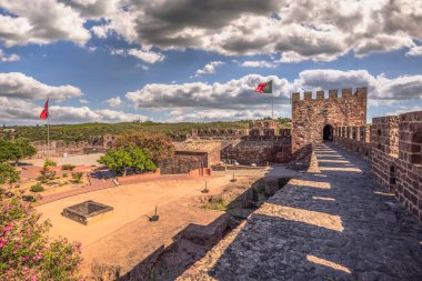 Portekiz 'deki Efsanevi Ortaçağ Sivri Kalesi