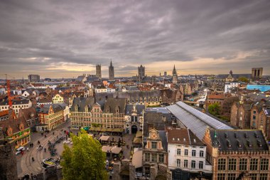 Gent - 5 Kasım 2022: Ortaçağ 'ın eski Gent kasabasının panoraması, Belçika