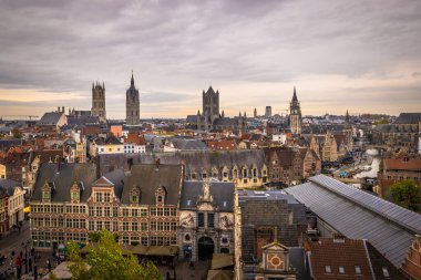 Gent - 5 Kasım 2022: Ortaçağ 'ın eski Gent kasabasının panoraması, Belçika