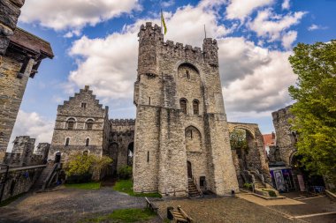 Gent - 5 Kasım 2022: Gent, Belçika 'daki Gravensteen Destansı Ortaçağ Şatosu