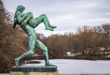 Oslo - 11 Şubat 2023: Oslo, Norveç 'teki ünlü Vigeland Park' taki heykeller