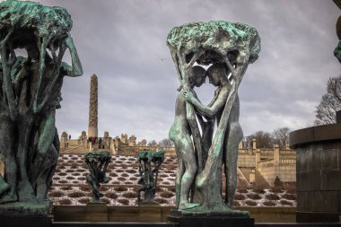 Oslo - 11 Şubat 2023: Oslo, Norveç 'teki ünlü Vigeland Park' taki heykeller
