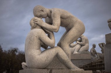 Oslo - 11 Şubat 2023: Oslo, Norveç 'teki ünlü Vigeland Park' taki heykeller