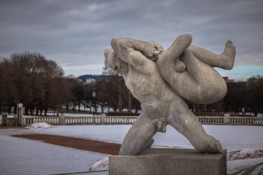 Oslo - 11 Şubat 2023: Oslo, Norveç 'teki ünlü Vigeland Park' taki heykeller