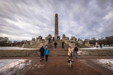 Oslo - 11 Şubat 2023: Oslo, Norveç 'teki ünlü Vigeland Park' taki heykeller