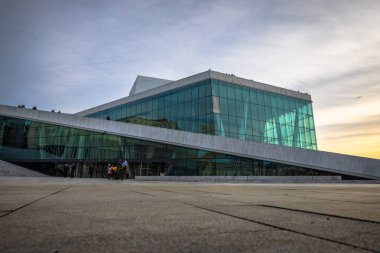 Oslo - 12 Şubat 2023: Oslo, Norveç 'in modern Opera Binası