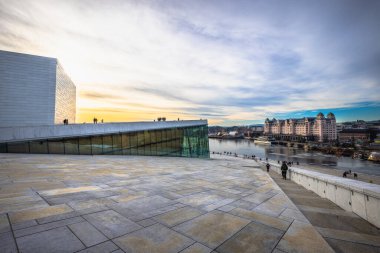 Oslo - 12 Şubat 2023: Oslo, Norveç 'in modern Opera Binası