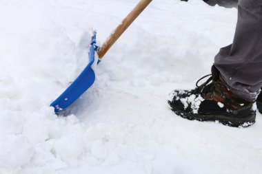 Kaldırım üzerinden çıkarmadan kar kar fırtınası sonra dostum. Kış saati