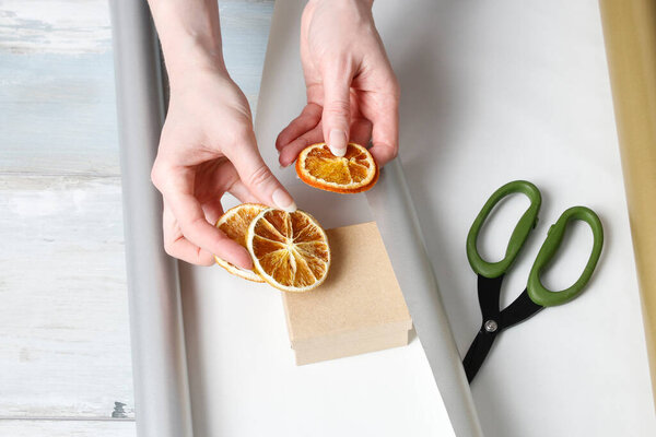 How to decorate Christmas gift with dried oranges. Step by step, tutorial.