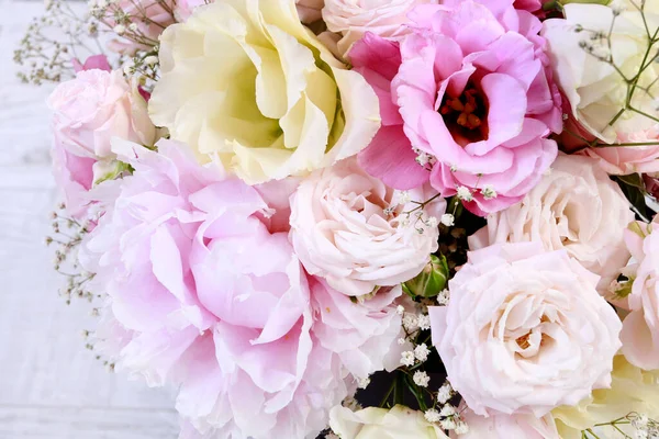 Μπουκέτο Ροζ Παιώνιες Τριαντάφυλλα Και Κίτρινο Ευστόμα Καλοκαιρινά Λουλούδια Γάμου — Φωτογραφία Αρχείου