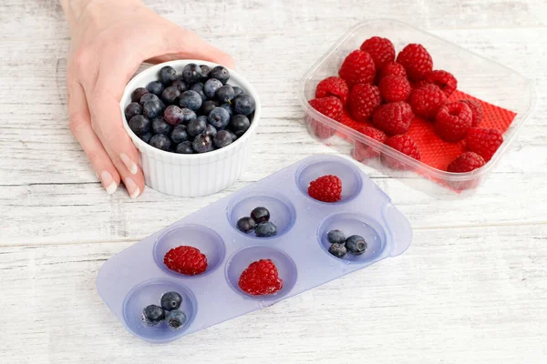 How Make Ice Cubes Fruits Step Step Tutorial Party Time — Stock Photo, Image