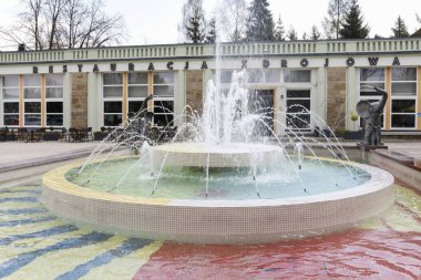 Polonya 'daki Rabka Zdroj sağlık merkezinin önünde filli çeşme.