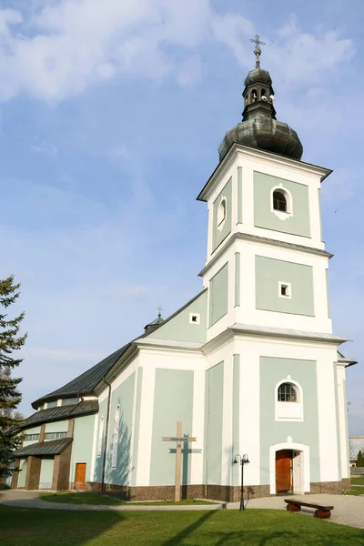 Iglesia San Miguel Arcángel Liesek Eslovaquia — Foto de Stock
