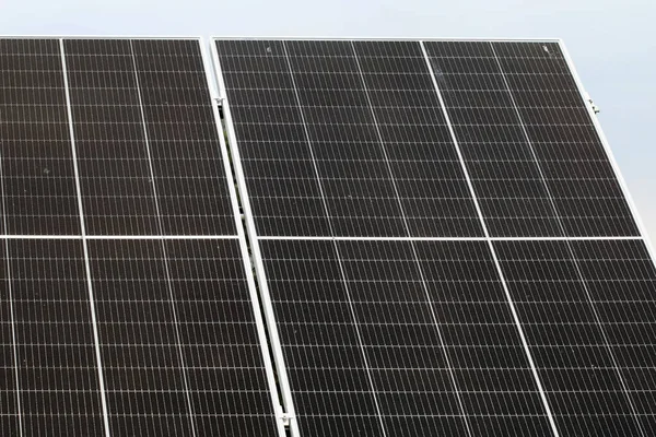 Stanice Solárními Panely Městě Přírodní Energie — Stock fotografie