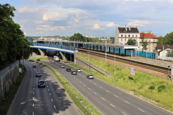 Una Carretera Una Estación Tren Cracovia Polonia — Foto de Stock