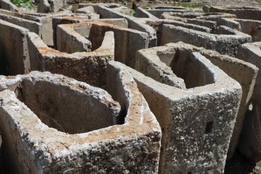 Beton yapılar, terk edilmiş yapı parçaları. Grafiksel kaynaklar