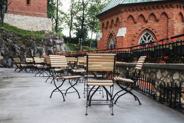 Polonya 'nın Krakow bölgesindeki Podgorze bölgesinde bir sokak kafesi..
