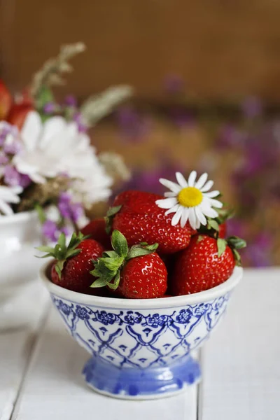Bowl Strawberries Table Party Dessert — Stock Photo, Image