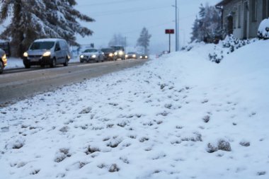 Kar fırtınasının yol açtığı trafik sıkışıklığı.