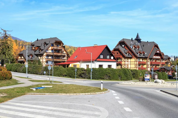 Tatras Bir Tatil Şehrinde Turistler Için Otel Restoranlar — Stok fotoğraf