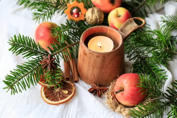Tradiční Vánoční Ozdoba Svíčkami Jablky Slavnostní Čas Stock Snímky