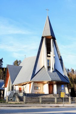 Polonya 'nın Sromowce Nizne şehrinde modern bir kilise..