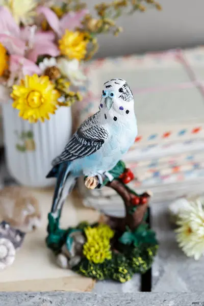 Asztali Dekoráció Papagáj Figurával Ideje Bulizni Stock Kép