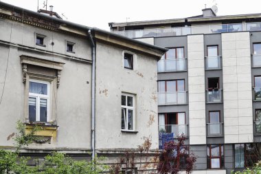 Polonya, Krakow 'da eski bir kasaba caddesi. Turistler için tatil yeri