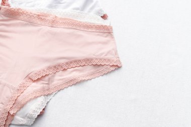 Dantelli pembe kadın külotu. Grafiksel kaynaklar