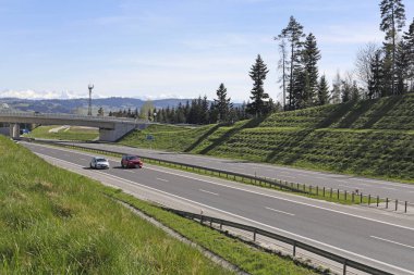 Zakopianka yolu Rabka Zdroj şehri yakınlarında, Polonya.